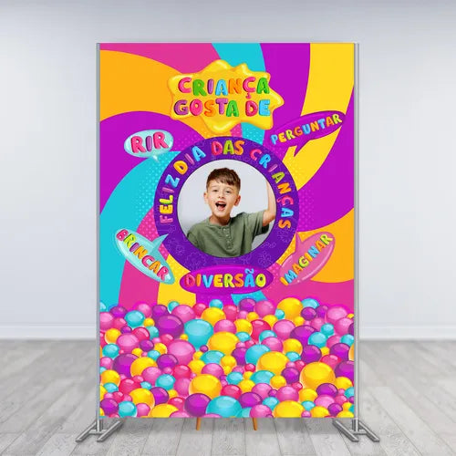 Painel Vazado Retangular Interativo + Estrutura Metálica Dia das crianças